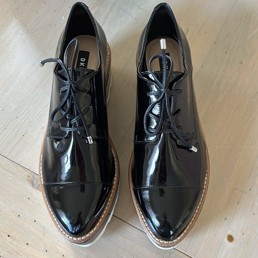 DKNY Women's Black/White Platform Oxfords - Picture 8 of 13